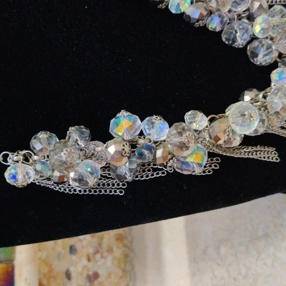 Glamorous Iridescent And Silver Chain Necklace And Earring Set 20" - Picture 3 of 5